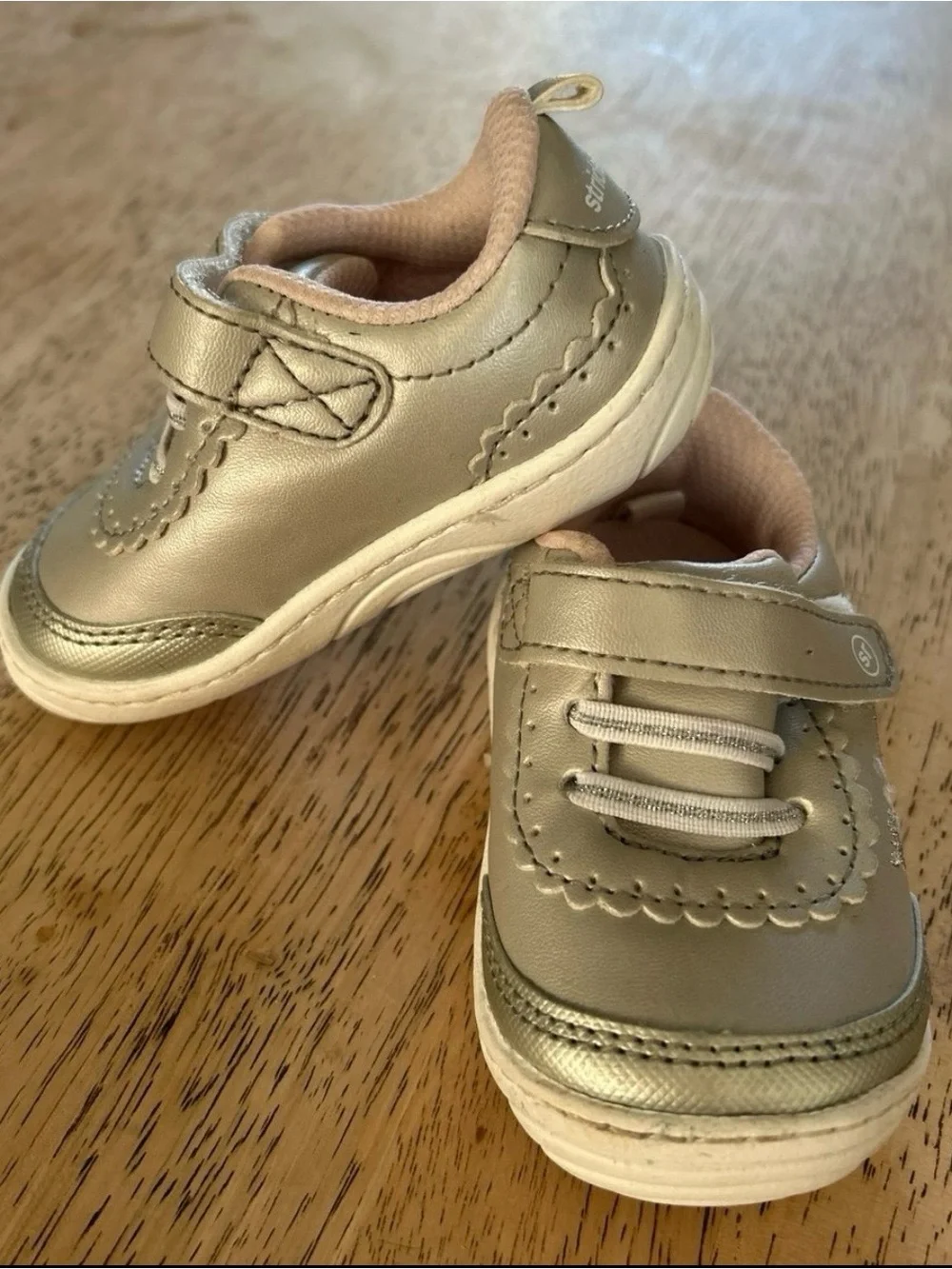 Stride Rite 360 SR TAYE 2.0 Natalia Infant shoe Sz. 4M, Gently Used.